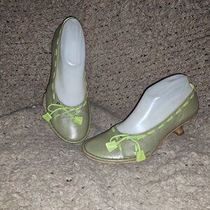 ORIALD-Handmade Italian-Two-Tone Green Leather-Kitten Heel Pumps-Sz 37-Near Mint